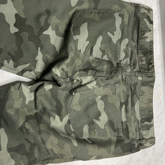 Camouflage pants for women - Picture 3 of 5